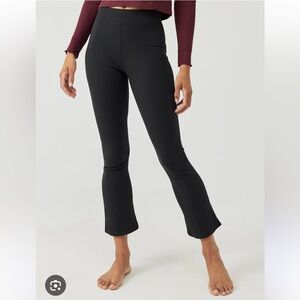 NWT‎ Outdoor Voices SuperForm Ribbed Kick Flare Yoga Pants Leggings - M